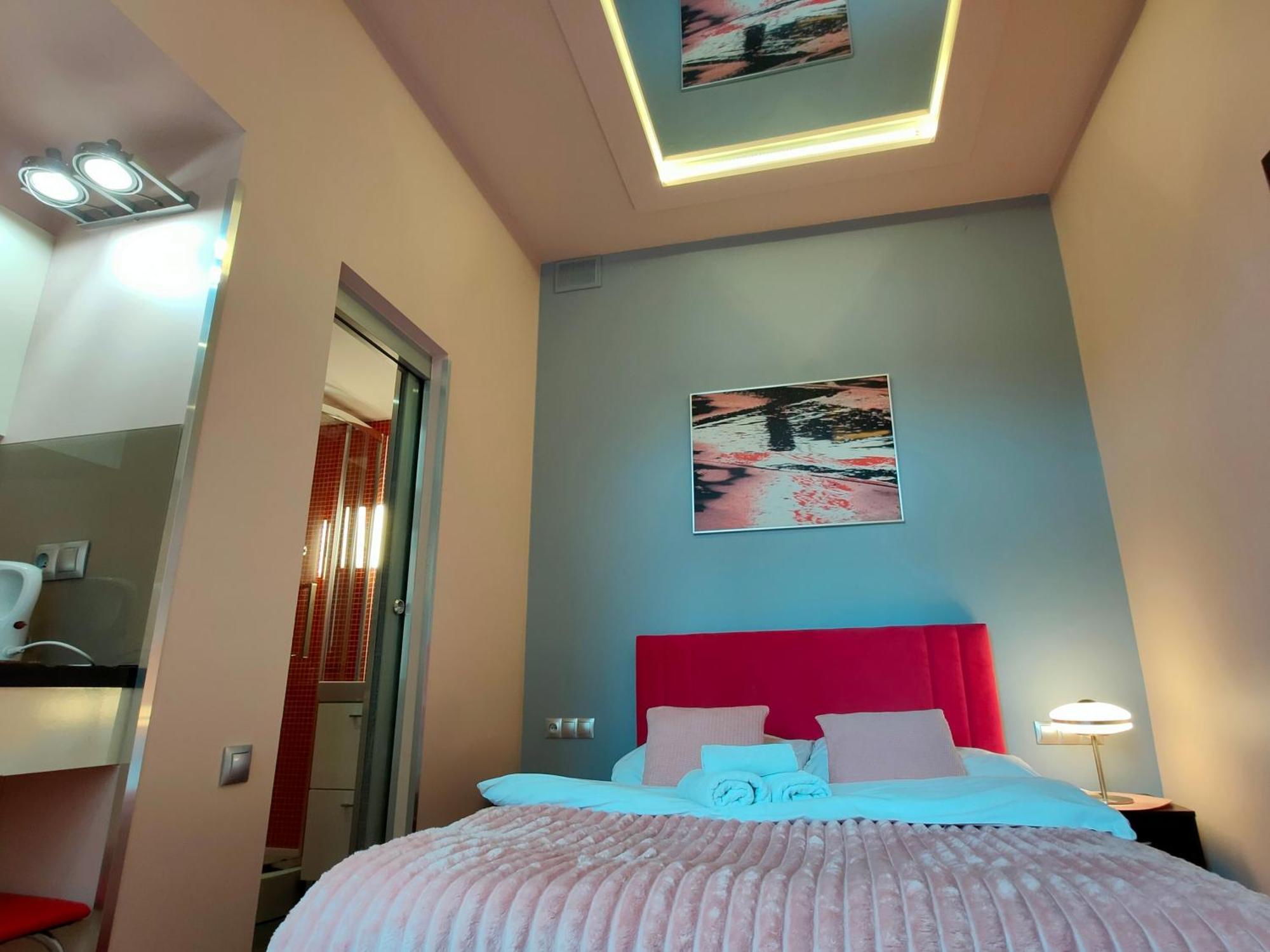 Mirror Pink Studio Apartment Cracovie Extérieur photo