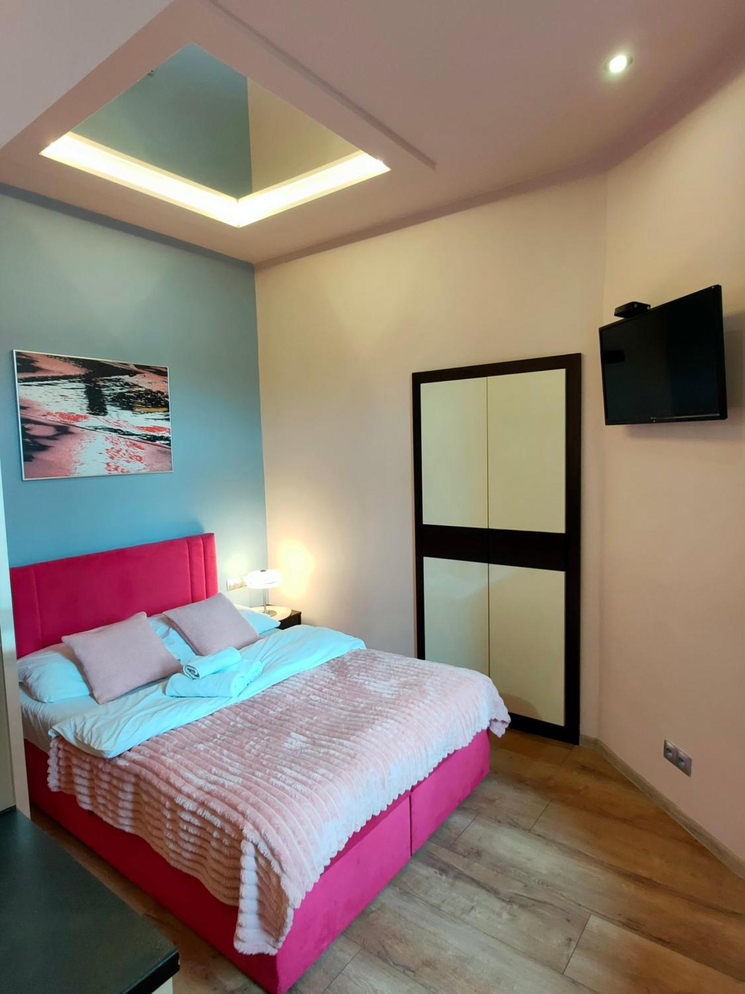 Mirror Pink Studio Apartment Cracovie Extérieur photo